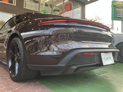 صورة 40 لـ 2021 Porsche TAYCAN