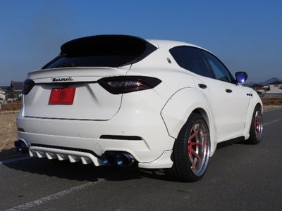 صورة 33 لـ 2016 Maserati LEVANTE