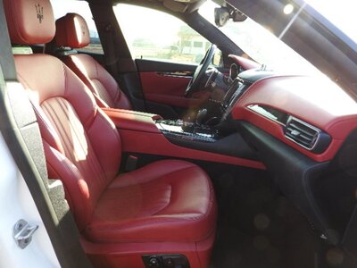 صورة 76 لـ 2016 Maserati LEVANTE