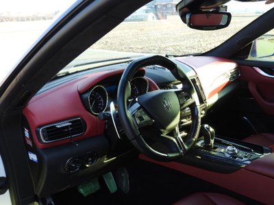صورة 69 لـ 2016 Maserati LEVANTE