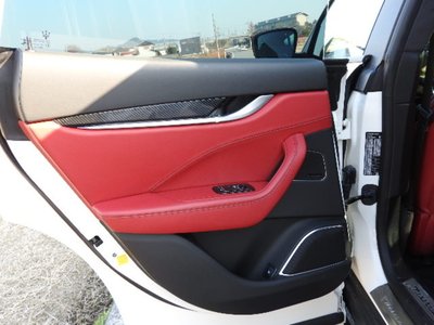 صورة 83 لـ 2016 Maserati LEVANTE