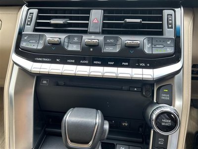2023 Toyota LAND CRUISER 300 thumbnail 19