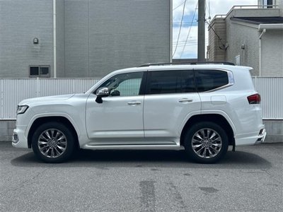 2023 Toyota LAND CRUISER 300 photo 5