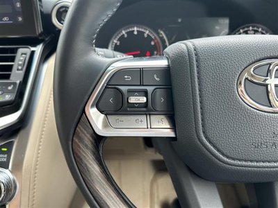 2023 Toyota LAND CRUISER 300 thumbnail 24