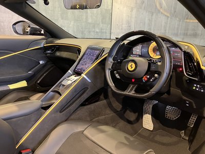 صورة 9 لـ 2025 Ferrari ROMA SPIDER