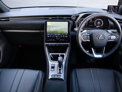 2025 Lexus LBX — миниатюра 8