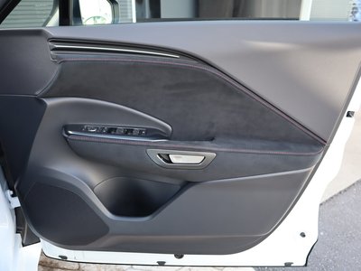 2025 Lexus LBX — миниатюра 58