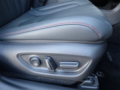 2025 Lexus LBX — миниатюра 38