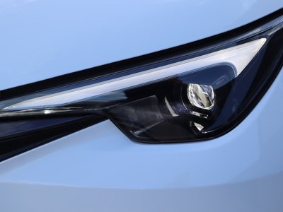 2025 Lexus LBX — миниатюра 22