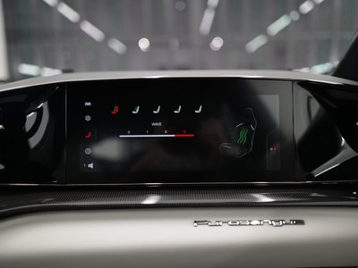 2025 Ferrari PUROSANGUE 缩略图 30
