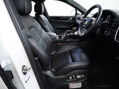 2020 Porsche CAYENNE thumbnail 33