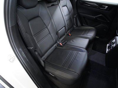 2020 Porsche CAYENNE thumbnail 38