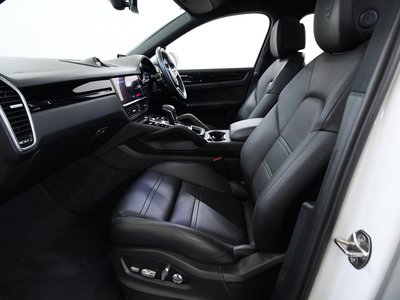 2020 Porsche CAYENNE thumbnail 35