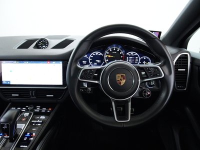 2020 Porsche CAYENNE thumbnail 41