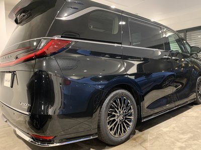 2024 Lexus LM photo 4