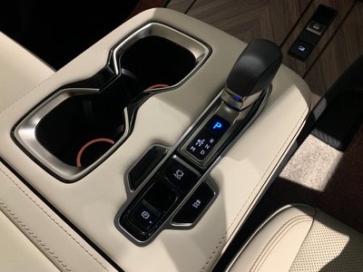 2024 Lexus LM thumbnail 36