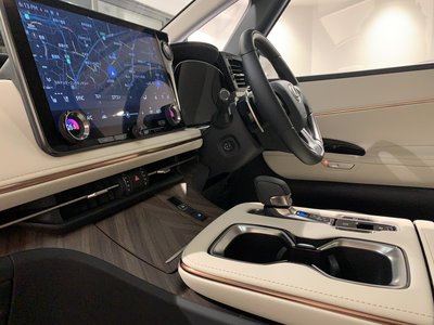 2024 Lexus LM thumbnail 54