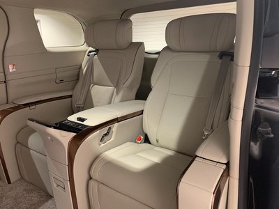 2024 Lexus LM thumbnail 25