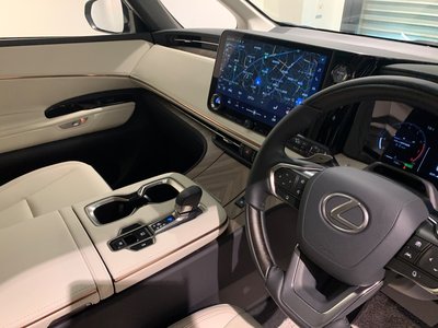 2024 Lexus LM thumbnail 53