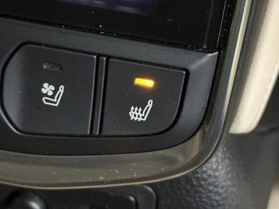 صورة 33 لـ 2023 Toyota LAND CRUISER 300
