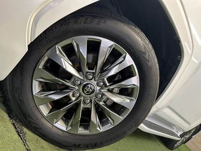 صورة 12 لـ 2023 Toyota LAND CRUISER 300