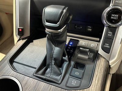 صورة 46 لـ 2023 Toyota LAND CRUISER 300