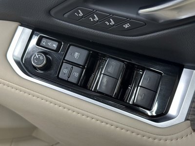 صورة 68 لـ 2023 Toyota LAND CRUISER 300