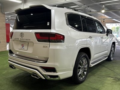 صورة 71 لـ 2023 Toyota LAND CRUISER 300