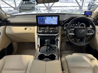 صورة 29 لـ 2023 Toyota LAND CRUISER 300