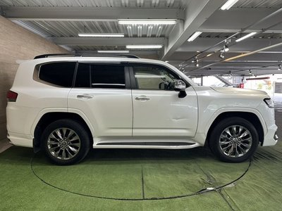 صورة 76 لـ 2023 Toyota LAND CRUISER 300