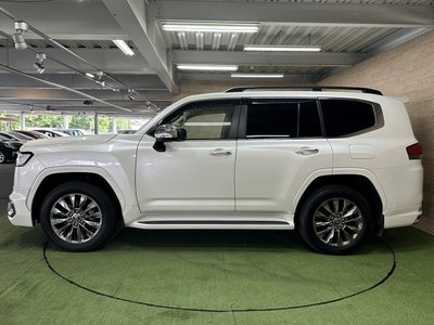 صورة 72 لـ 2023 Toyota LAND CRUISER 300