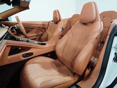 صورة 16 لـ 2025 Aston Martin DB12 VOLANTE