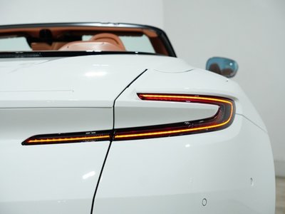 صورة 10 لـ 2025 Aston Martin DB12 VOLANTE