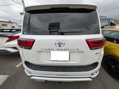 صورة 6 لـ 2024 Toyota LAND CRUISER 300