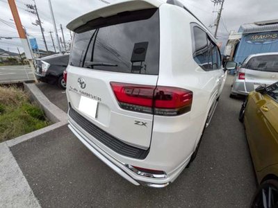 صورة 4 لـ 2024 Toyota LAND CRUISER 300