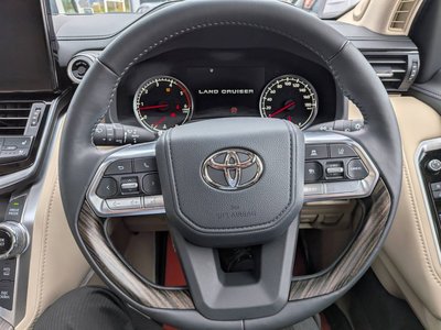 صورة 10 لـ 2024 Toyota LAND CRUISER 300