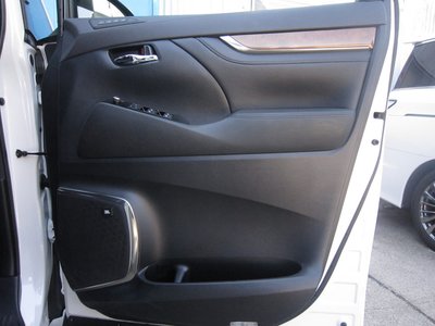 صورة 44 لـ 2016 Toyota ALPHARD