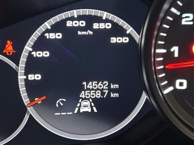 2023 Porsche PANAMERA photo 5
