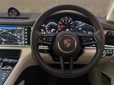 2023 Porsche PANAMERA photo 3