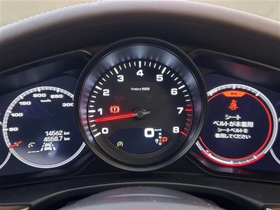 2023 Porsche PANAMERA photo 4