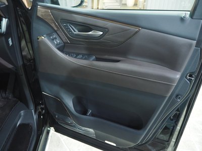 صورة 14 لـ 2024 Toyota ALPHARD