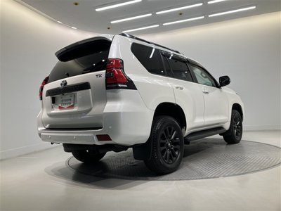 2023 Toyota LAND CRUISER PRADO photo 4