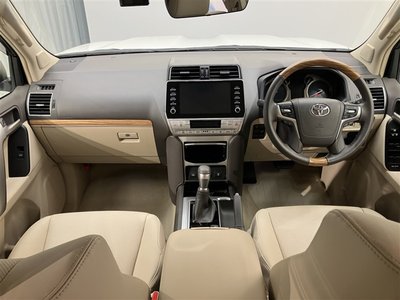 2023 Toyota LAND CRUISER PRADO photo 6