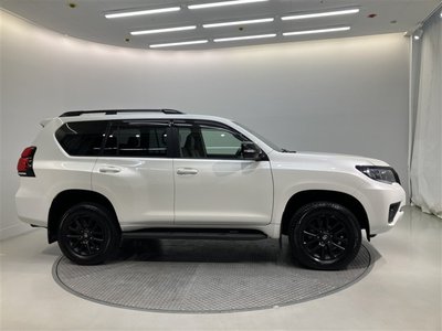 2023 Toyota LAND CRUISER PRADO photo 3