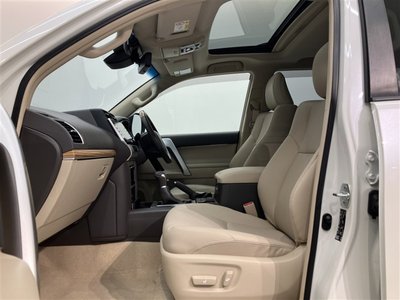 2023 Toyota LAND CRUISER PRADO photo 9