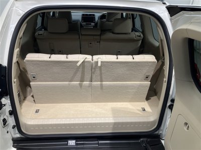 2023 Toyota LAND CRUISER PRADO photo 5