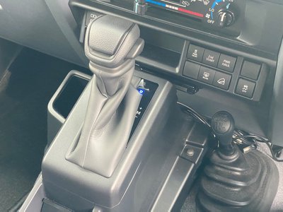2025 Toyota LAND CRUISER 70 照片 34