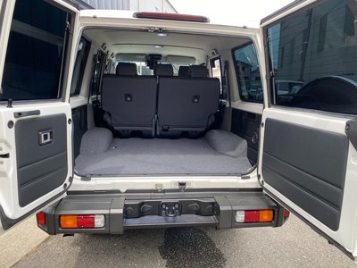 2025 Toyota LAND CRUISER 70 照片 24