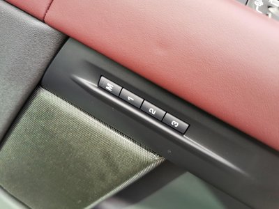 صورة 14 لـ 2025 LAND Rover RANGE ROVER EVOQUE