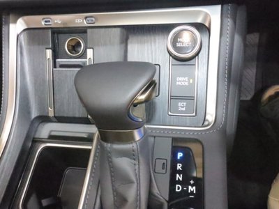 2025 Lexus GX photo 31